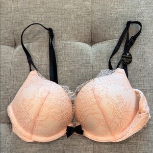 Victorias Secret Bombshell Lace Push-Up Bra NWT 32A